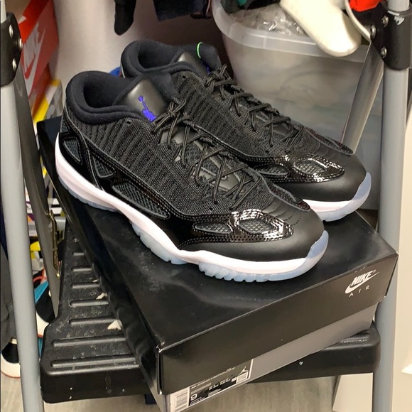 ⚠️ Brand New Rare Jordan 11 low IE size 9 men’s - Picture 2 of 11